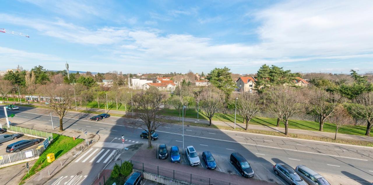 布龙T2 De Standing Climatise Avec Parking Prive, Tram T2 T5, Hopitaux Est公寓 外观 照片